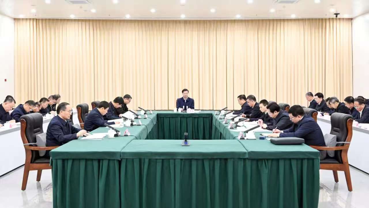 省委召開(kāi)“十五五”時(shí)期經(jīng)濟(jì)社會(huì)發(fā)展座談會(huì) 許昆林主持并講話(huà) 王新偉周波熊茂平出席